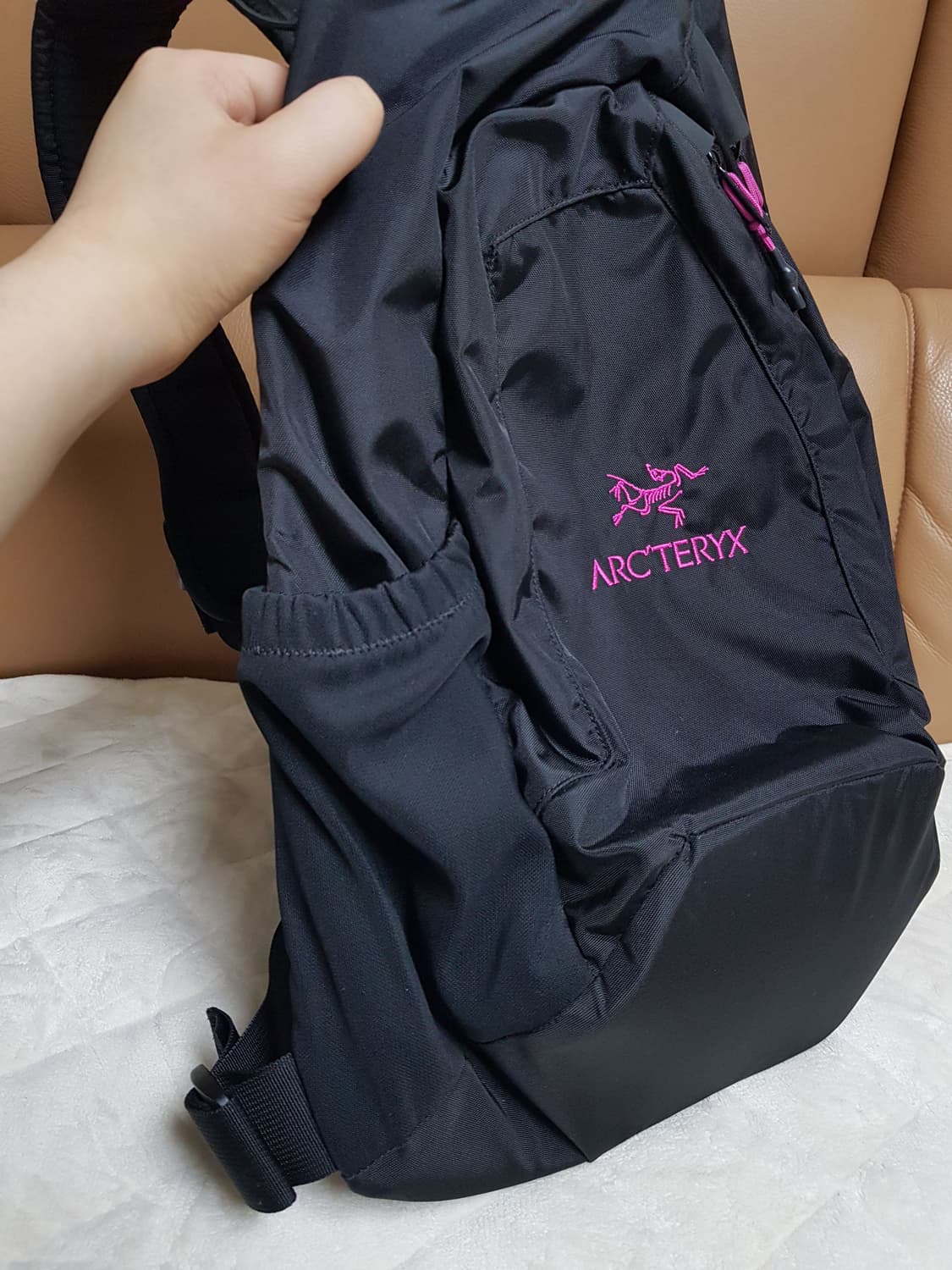 아크테릭스 시스템A 퀴버 크로스바디백 블랙 울트라 바이올렛 상품이미지4