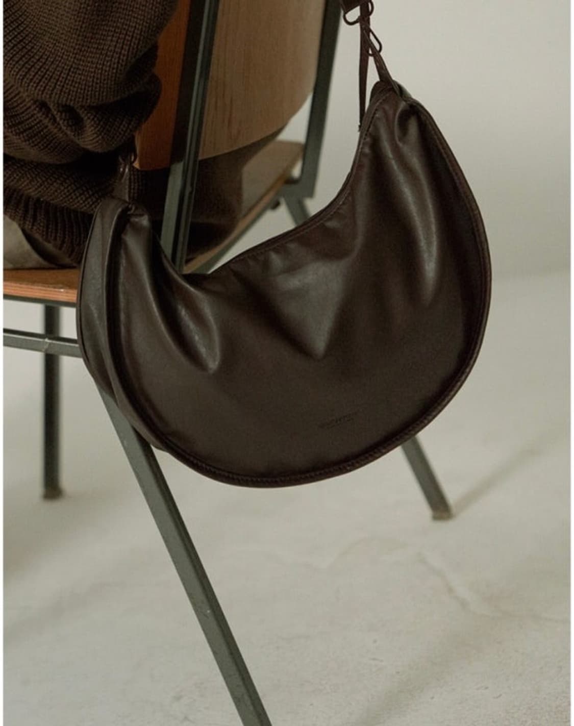 라퍼지스토어 버핑 레더 문 슬링백 - 브라운  상품이미지2