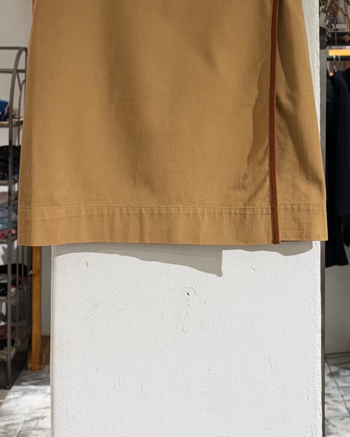 랄프로렌 베이지 코튼 트윌 레더 트림 랩 미니 스커트 상품이미지3