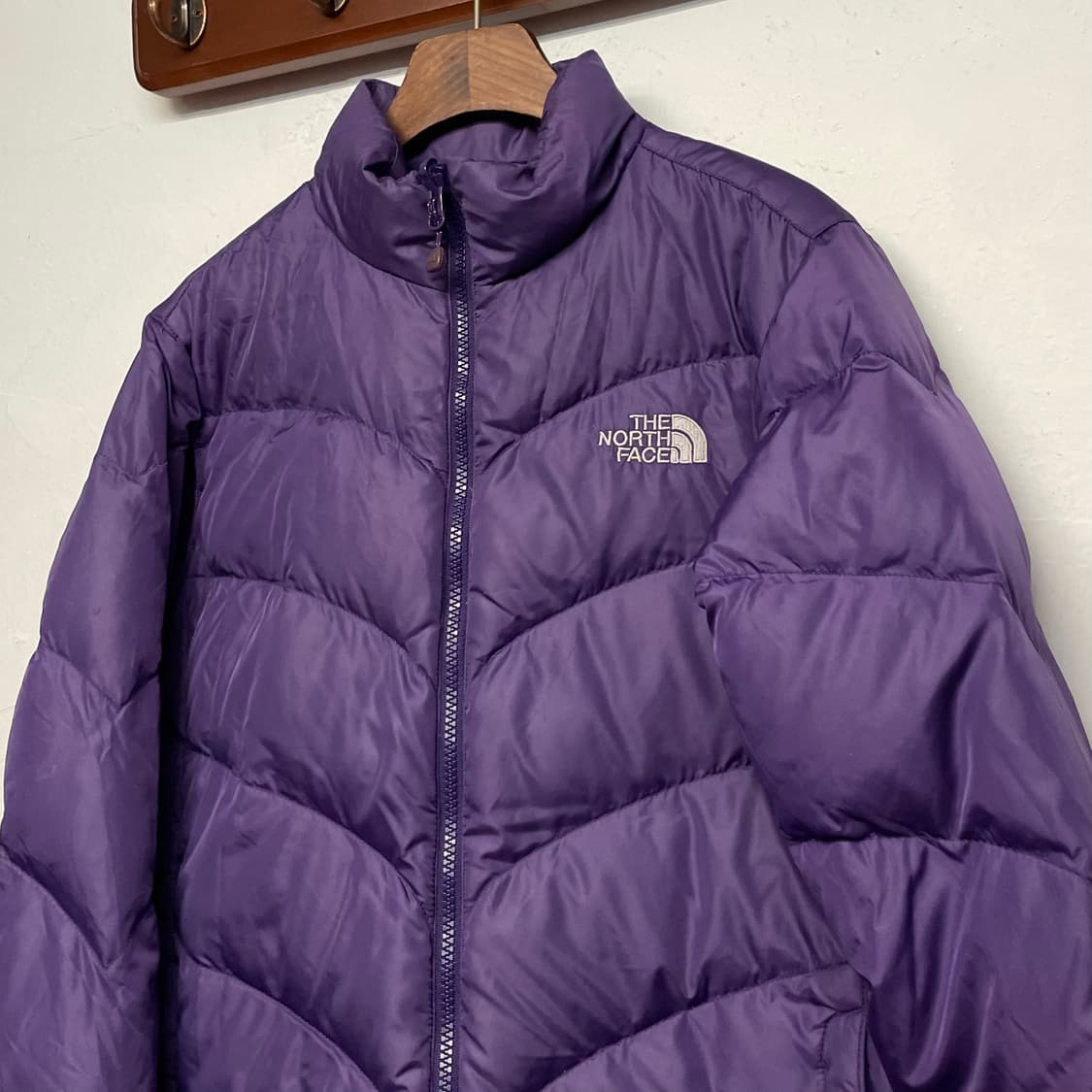 노스페이스 (우먼) 600필 V 라인 구스다운 패딩 자켓    상품이미지2