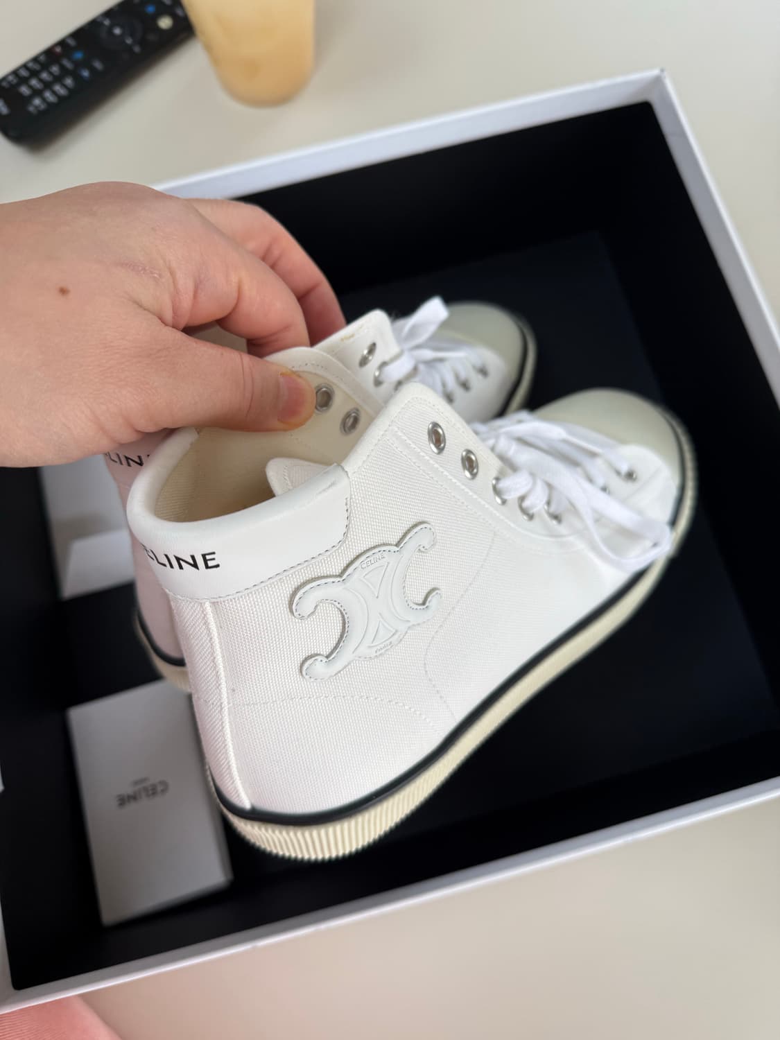 셀린느 블랭크 미드 레이스업 스니커즈 상품이미지1