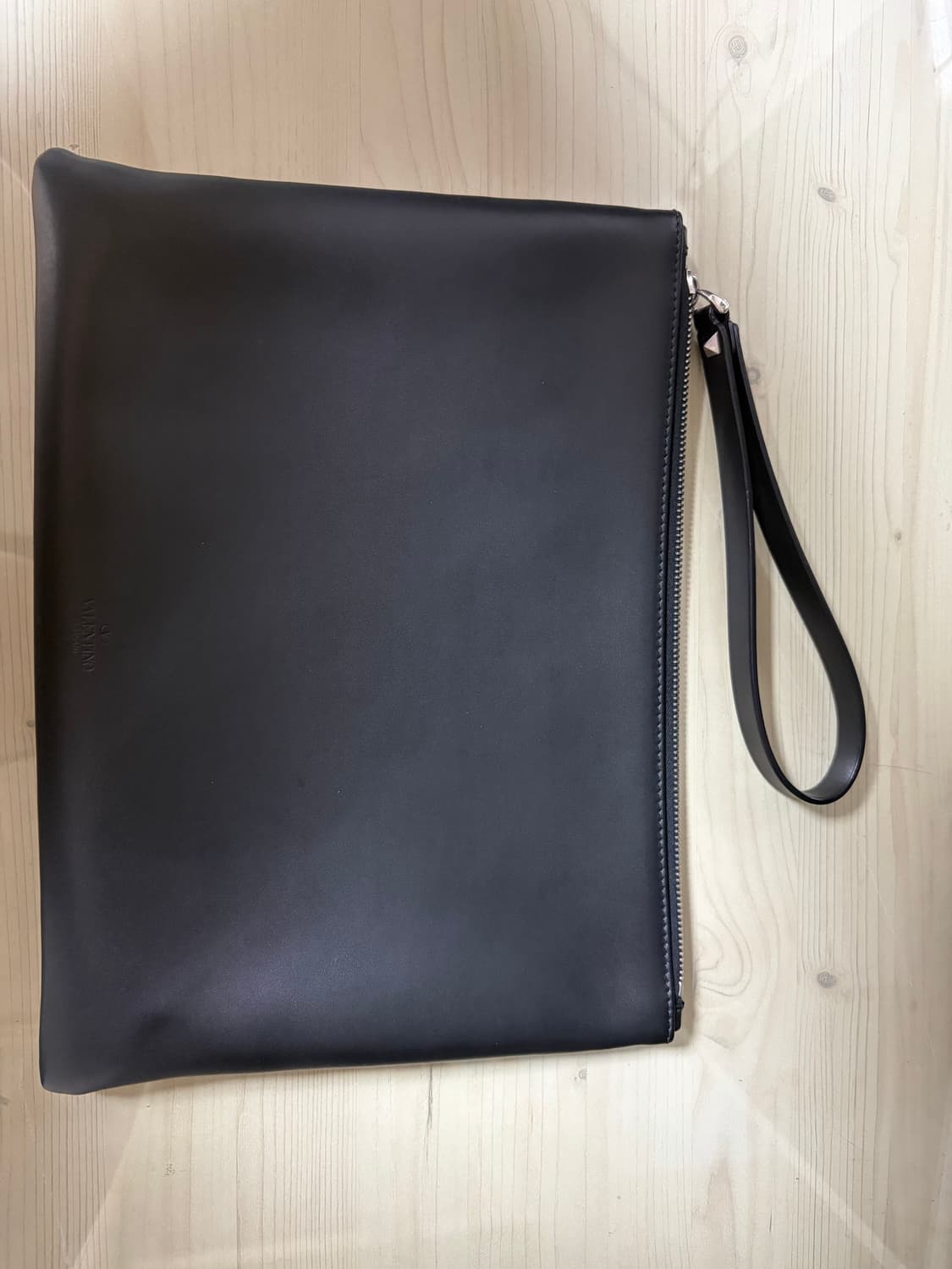 발렌티노 VLTN 로고 레더 클러치 블랙 상품이미지2