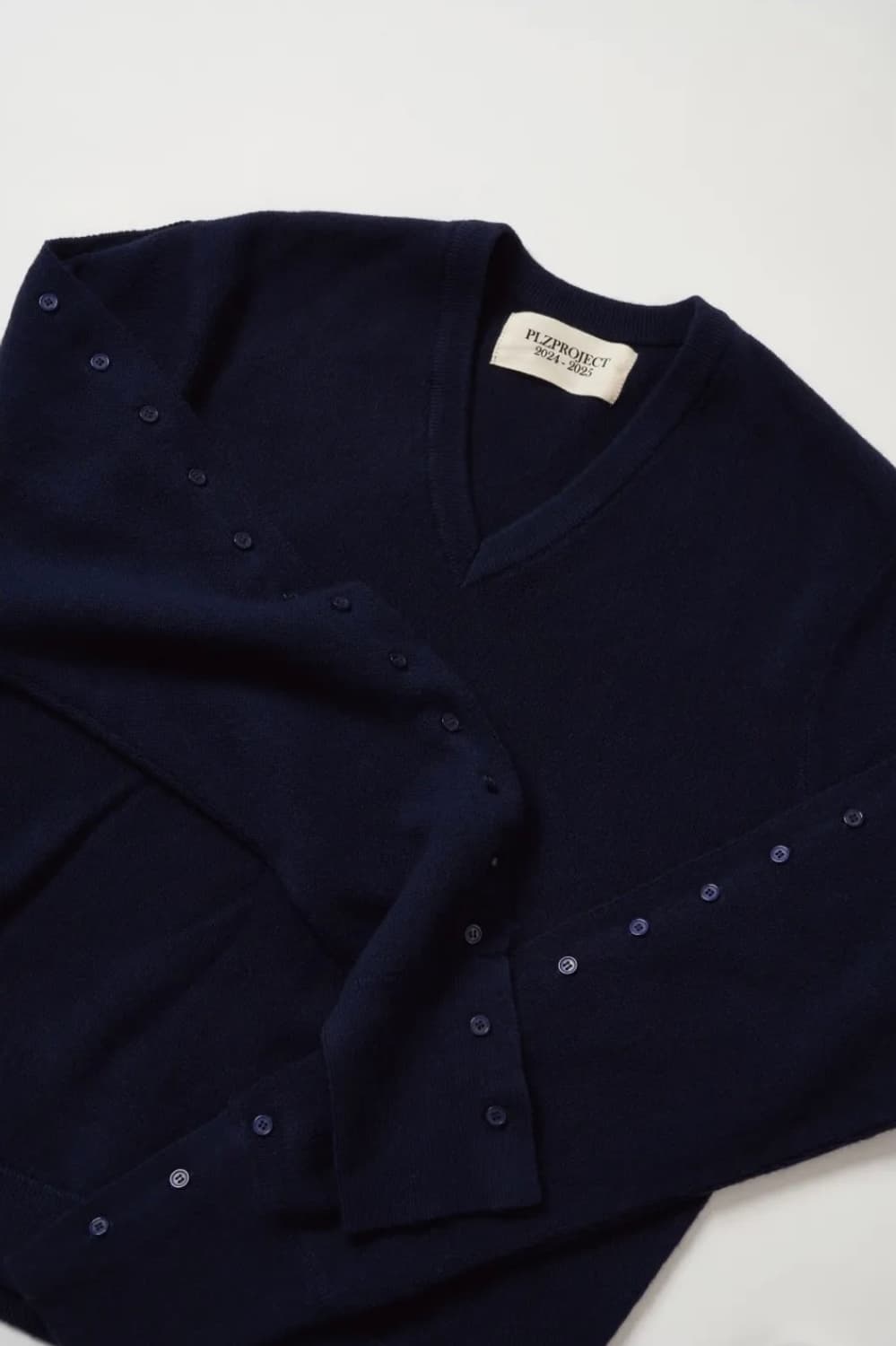 플리즈프로젝트 버튼 슬리브 브이넥 니트, 네이비 상품이미지4