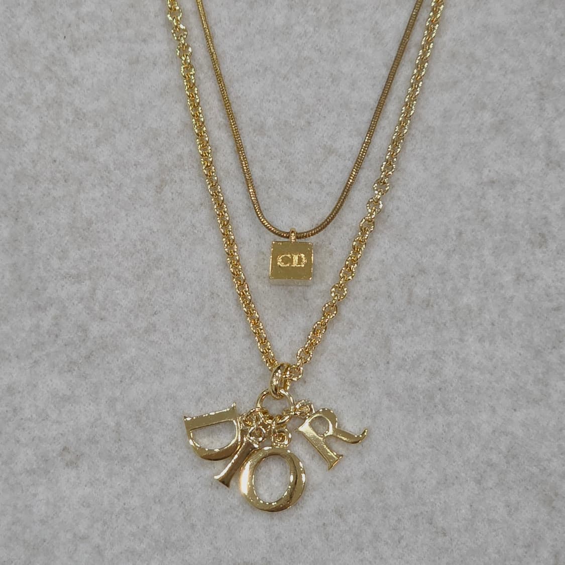 디올 금장 cd로고 큐브 목걸이(남녀공용) 상품이미지9