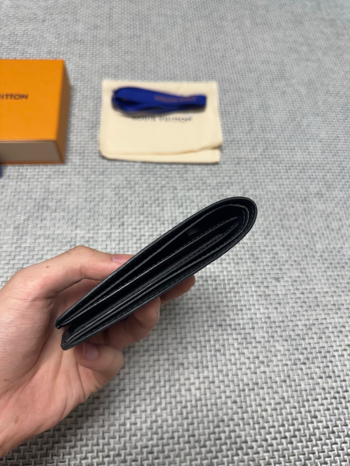 루이비통 리버스 모노그램 반지갑 상품이미지4