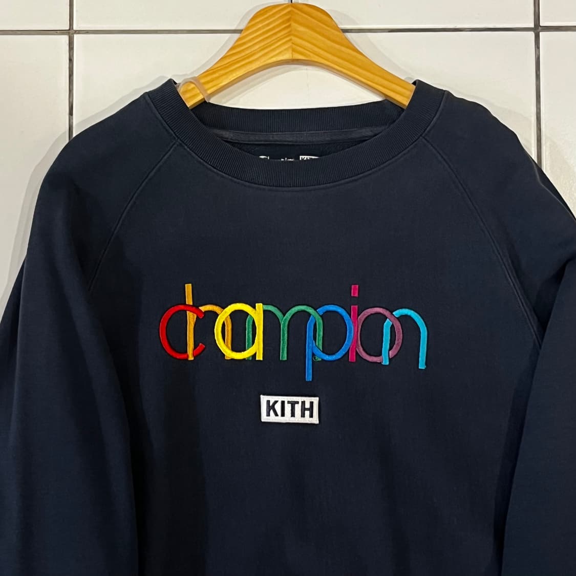 챔피온 x 키스 리버스위브 콜라보 네이비 스웻셔츠 상품이미지2