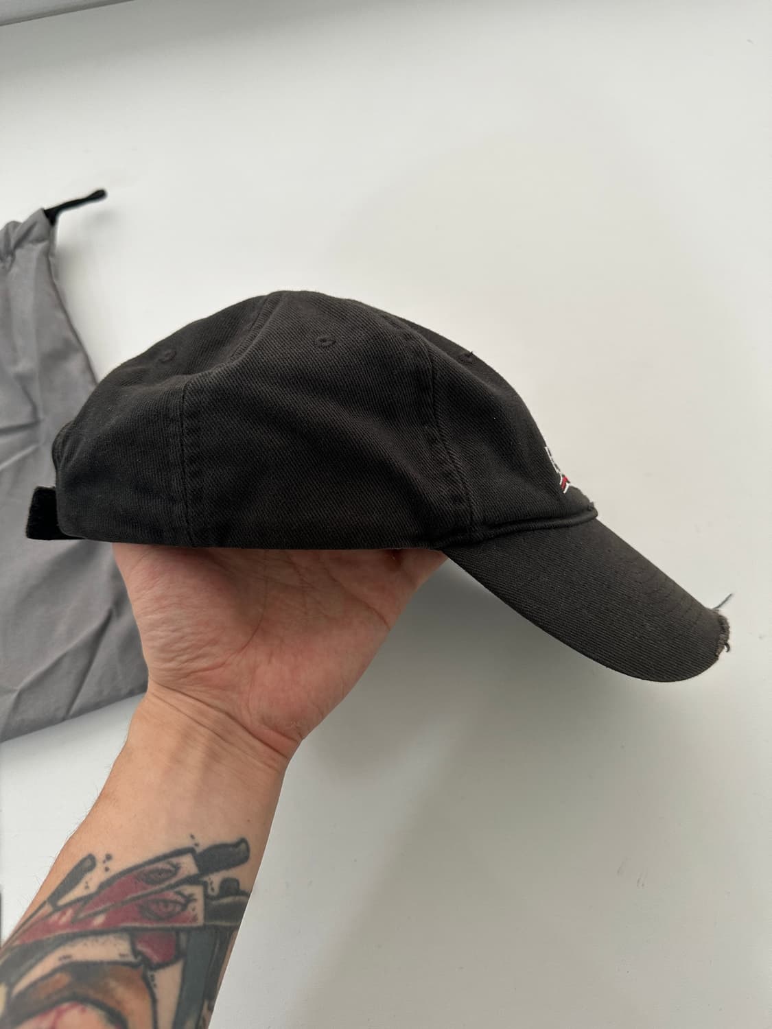 발렌시아가 폴리티컬 캠페인 디스트로이드 캡 상품이미지4