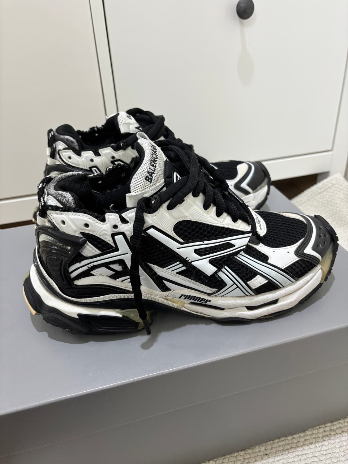 발렌시아가 러너 스니커즈 상품이미지4