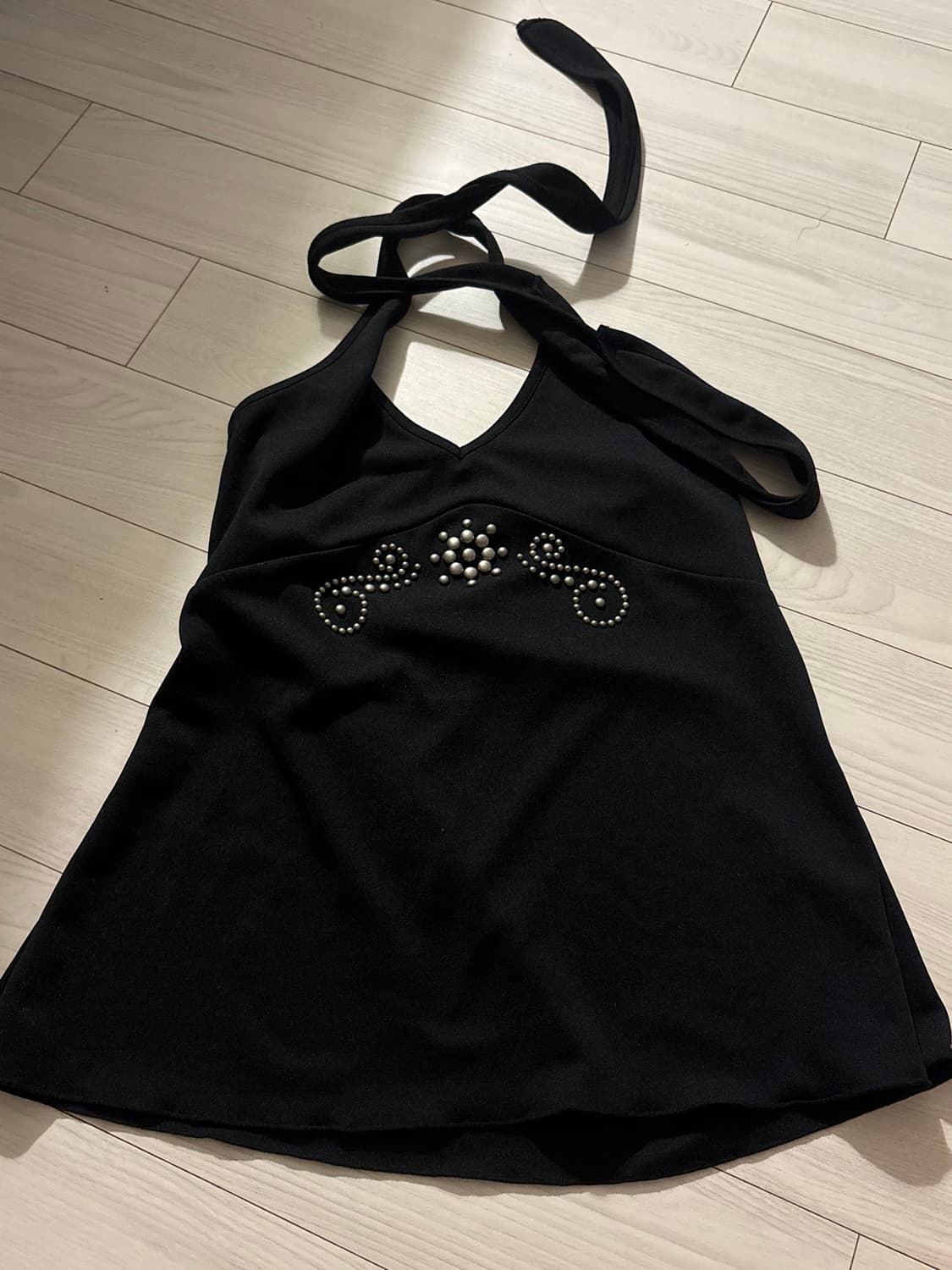 STUDDED HALTER TOP_ONZI EDITION, BLACK 상품이미지2