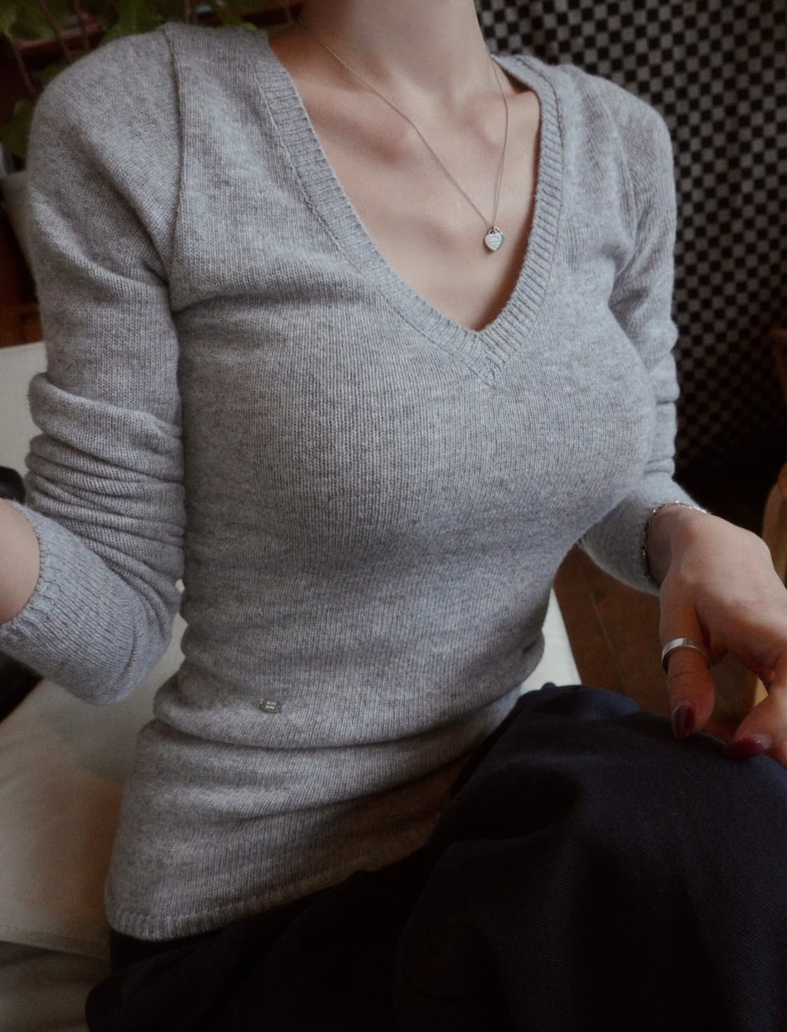 페일제이드 딥 브이넥 울 니트 - 멜란지 그레이 상품이미지1