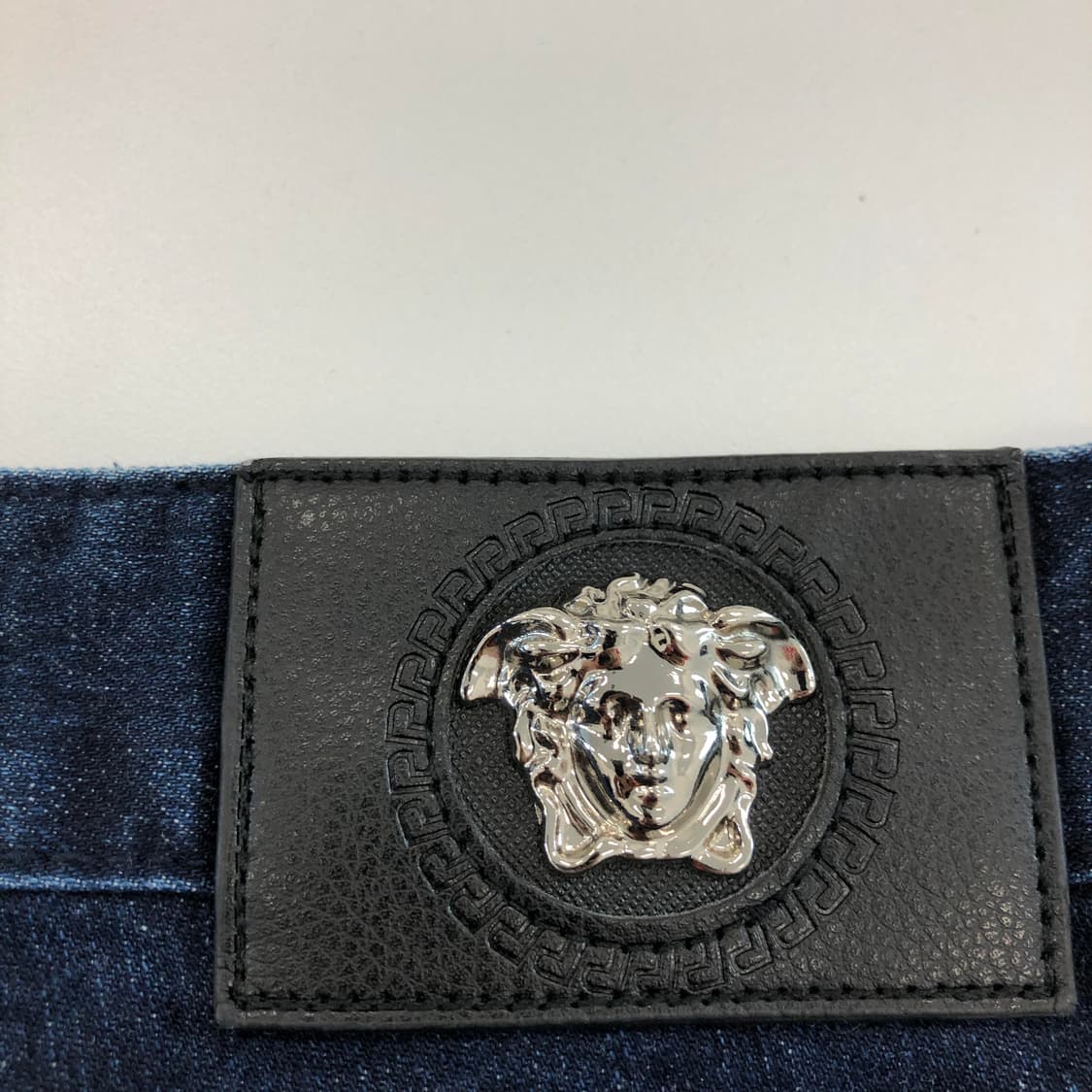 베르사체 바로코 패턴 데님진 30-31 인치 상품이미지4