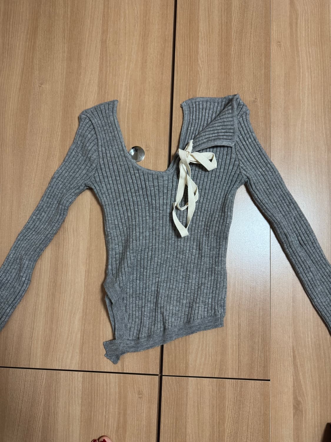 Glowny Isa Asymmetrical Knit Top 상품이미지2