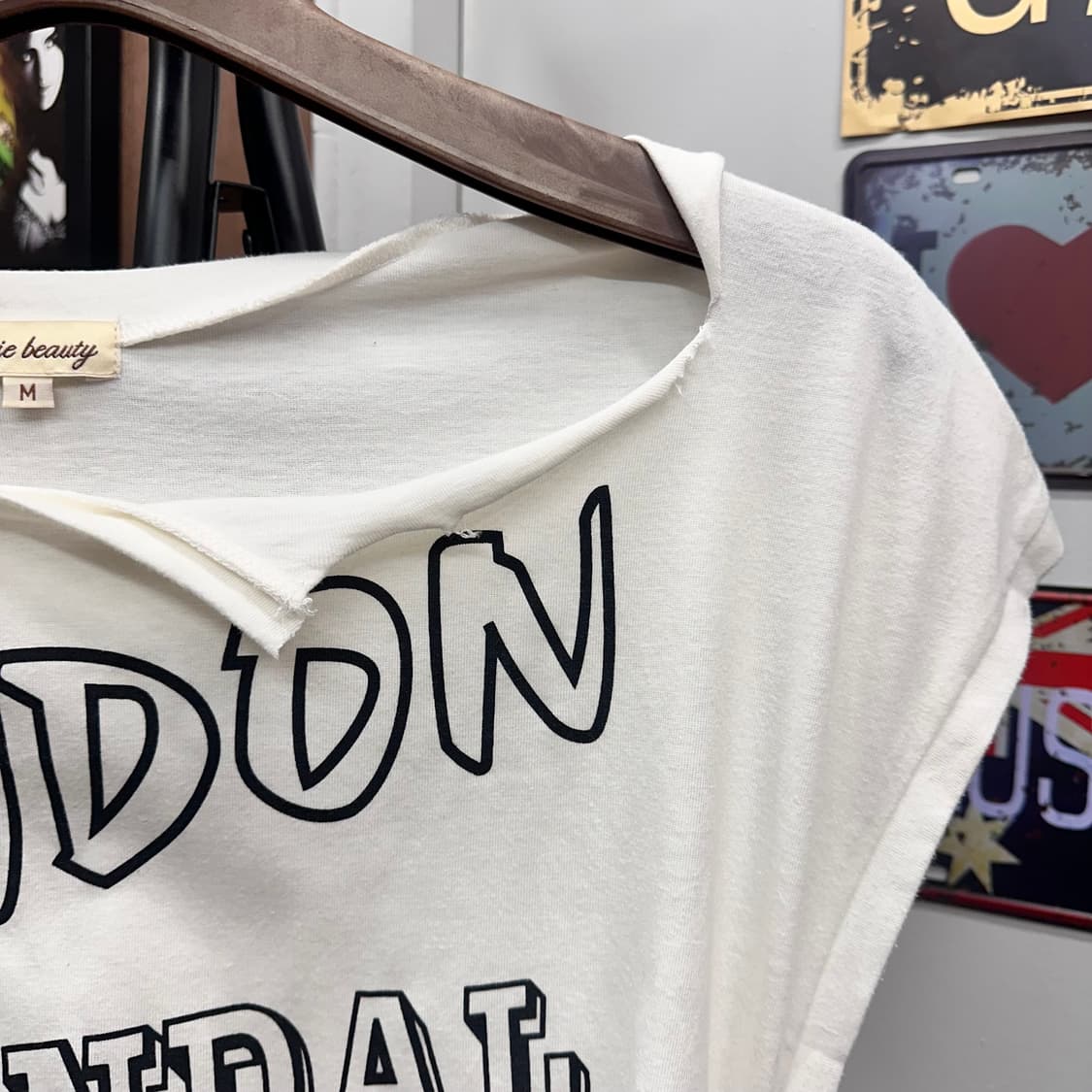 Funky Lettering One-Shoulder T-Shirt 상품이미지5