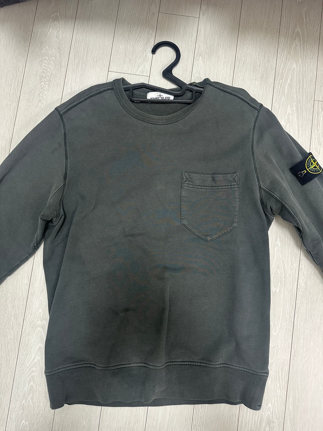 스톤아일랜드 카키 맨투맨 상품이미지1