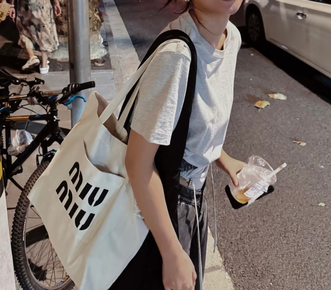 미우미우 리사이클 에코백 내츄럴 라지 상품이미지3