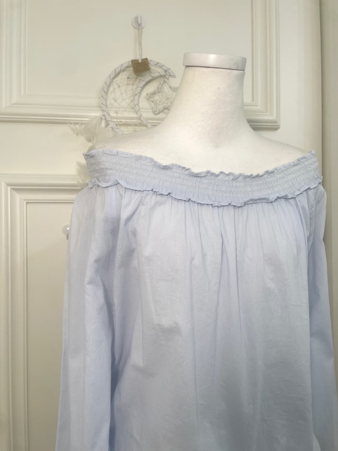 blue cotton off-shoulder blouse(size-M) 상품이미지6