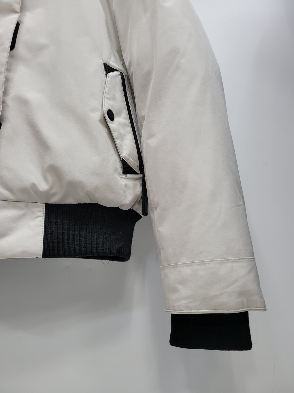 블랙야크 고어덱스 다운 패딩 후드 자켓 / 여 90
 상품이미지4