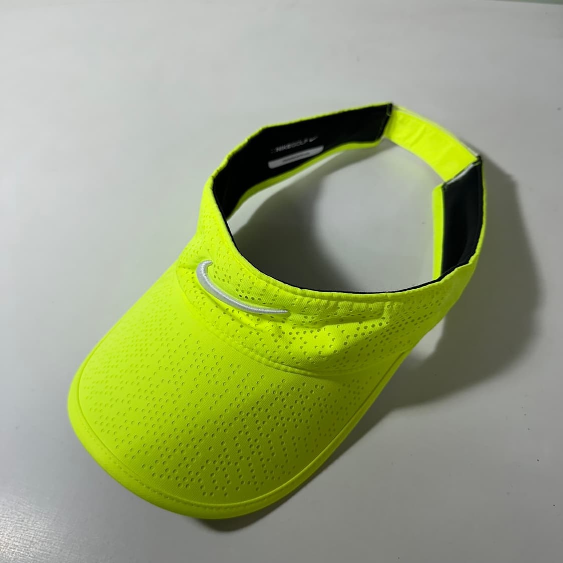 우먼OS 나이키골프 스우시로고 폴리 형광 골프썬캡 상품이미지2
