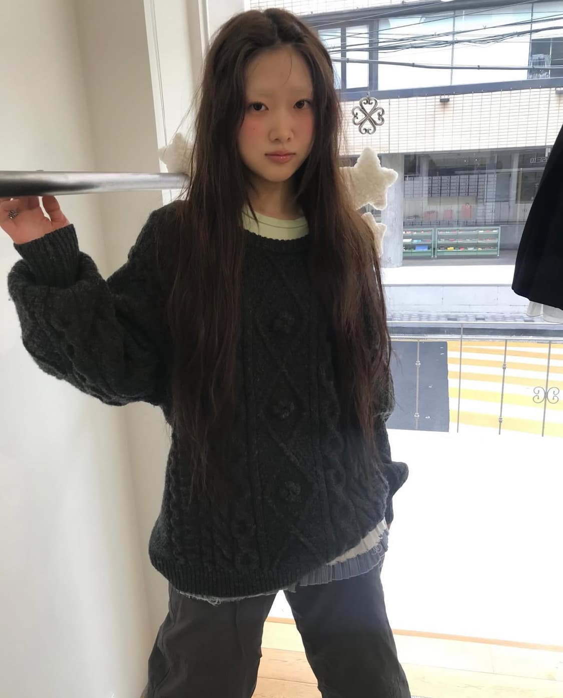 코이세이오 폼폼 케이블 니트 차콜 상품이미지3