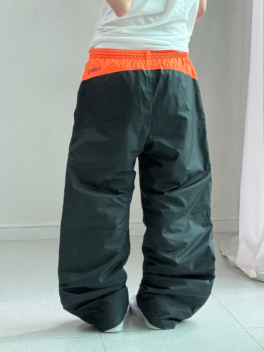 나이키 T90 차콜 트랙팬츠 상품이미지4