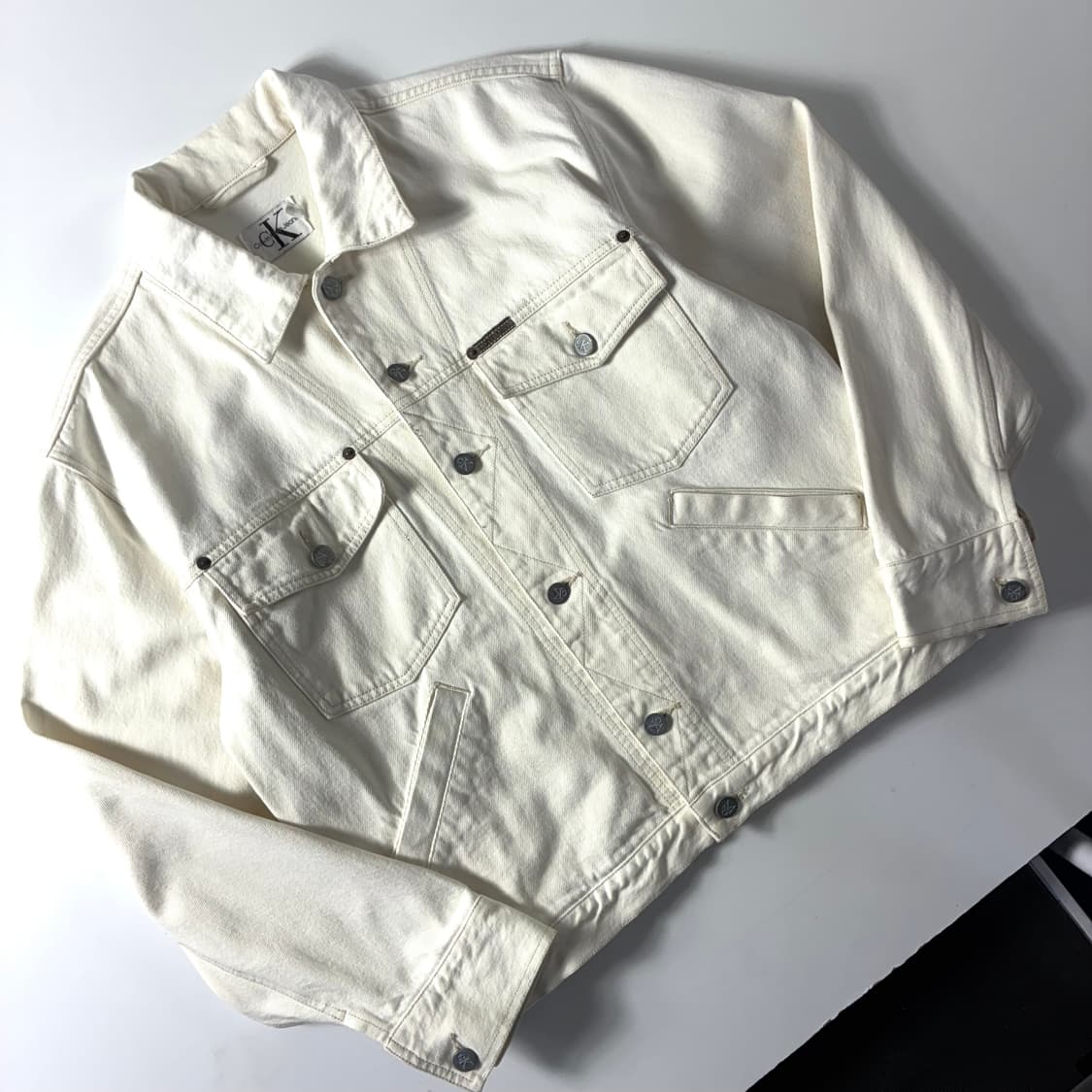 Calvin klein  캘빈 클라인 화이트 데님 트러커 자켓  상품이미지2