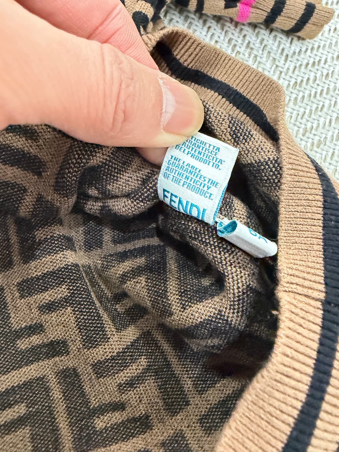 정품) 펜디 키즈 FF 로고 반팔 니트 6y 상품이미지7