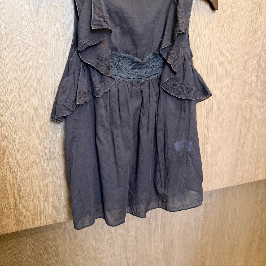 빈티지 슬리브리스 블라우스 러플 프릴 장식 디테일 루즈핏 브라운 상품이미지4