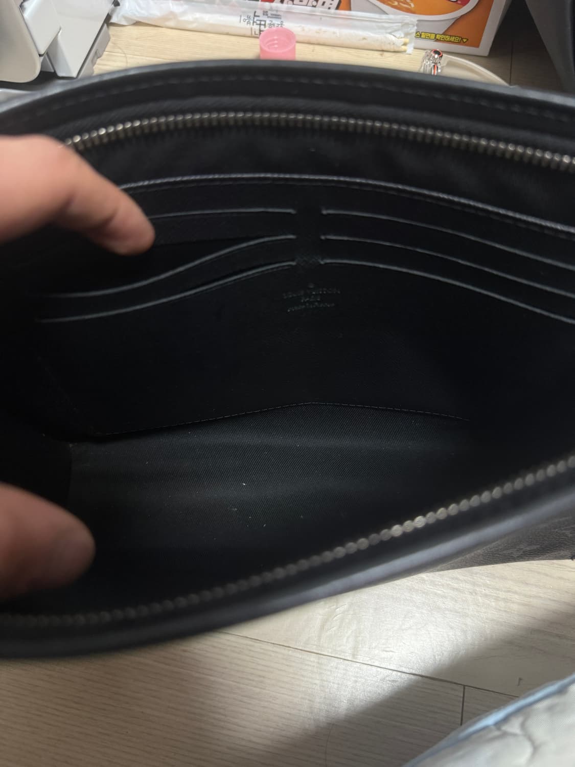 루이비통 포쉐트 보야주 클러치 MM 급처 상품이미지5