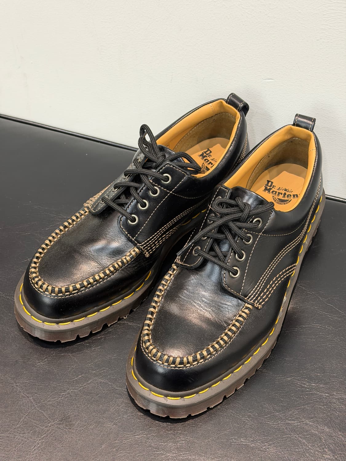닥터마틴 로웰 레더 목 토 슈즈 블랙 아날린290 상품이미지1