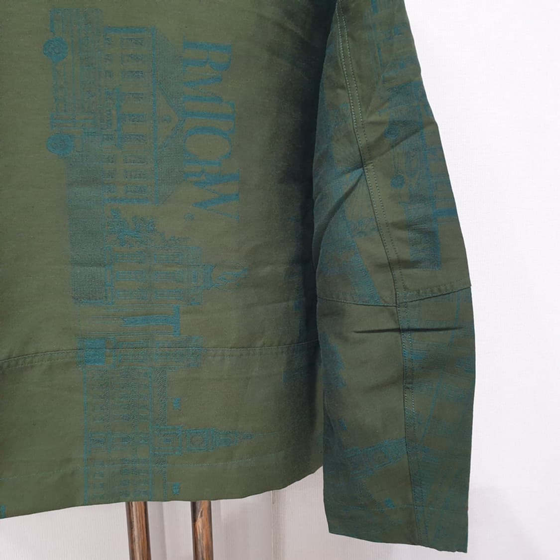 (JJ29164)로맨틱크라운 남성 로고 자가드 블루종 자켓 M

 상품이미지4