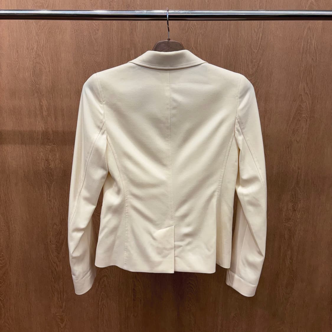 띠어리 울 스트레치 테일러드 자켓 노치드 라펠 카라 디테일 아이보리 상품이미지3