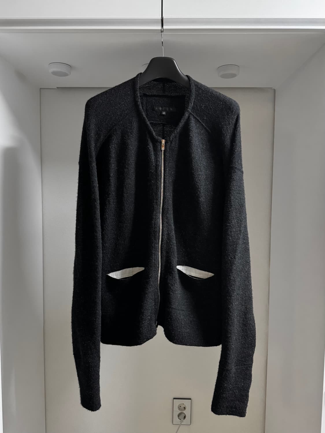 KLASICA 25F Anatomical Cut Cardigan 상품이미지1