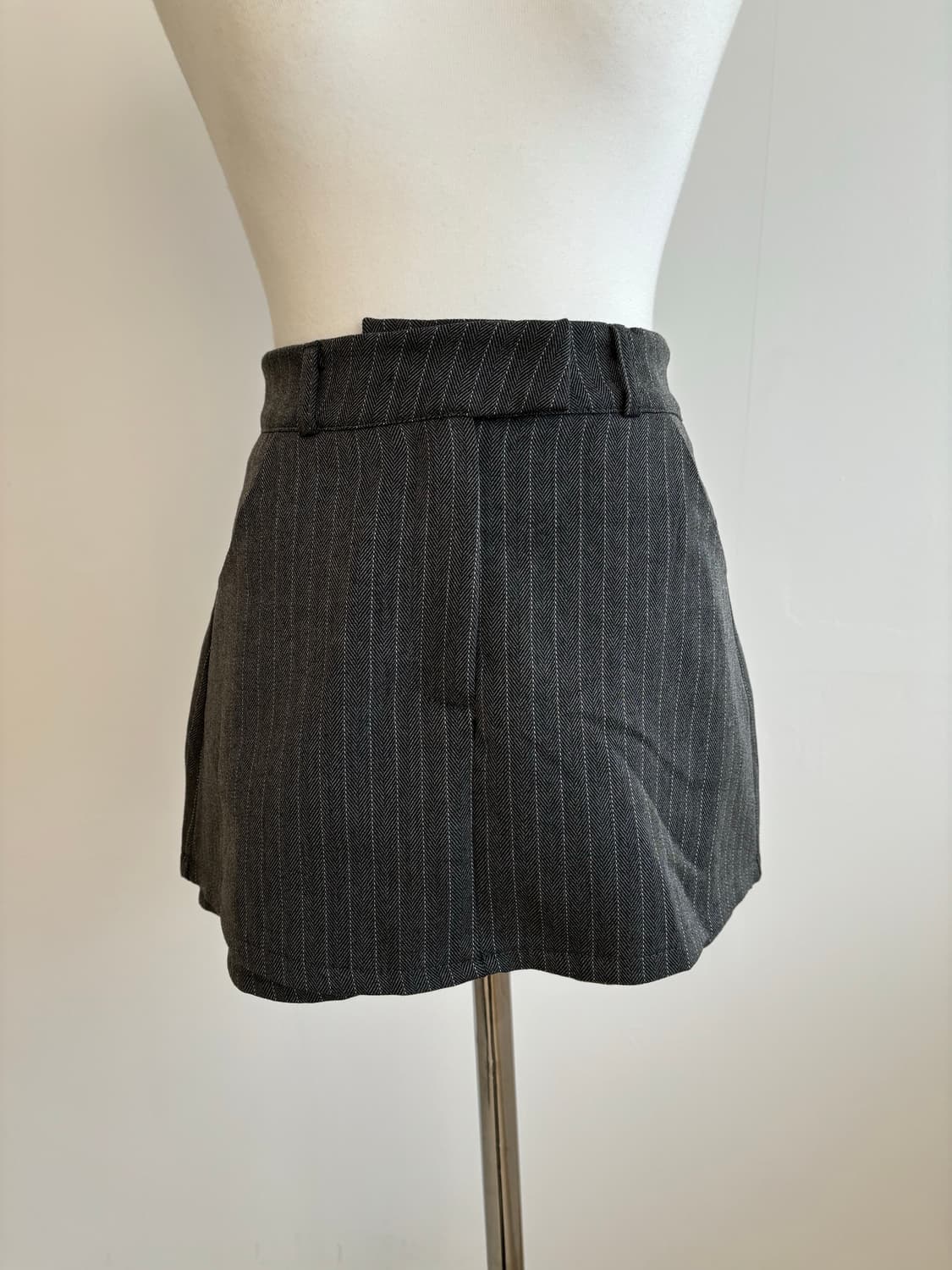 핀스트라이프 미니 스커트 상품이미지1