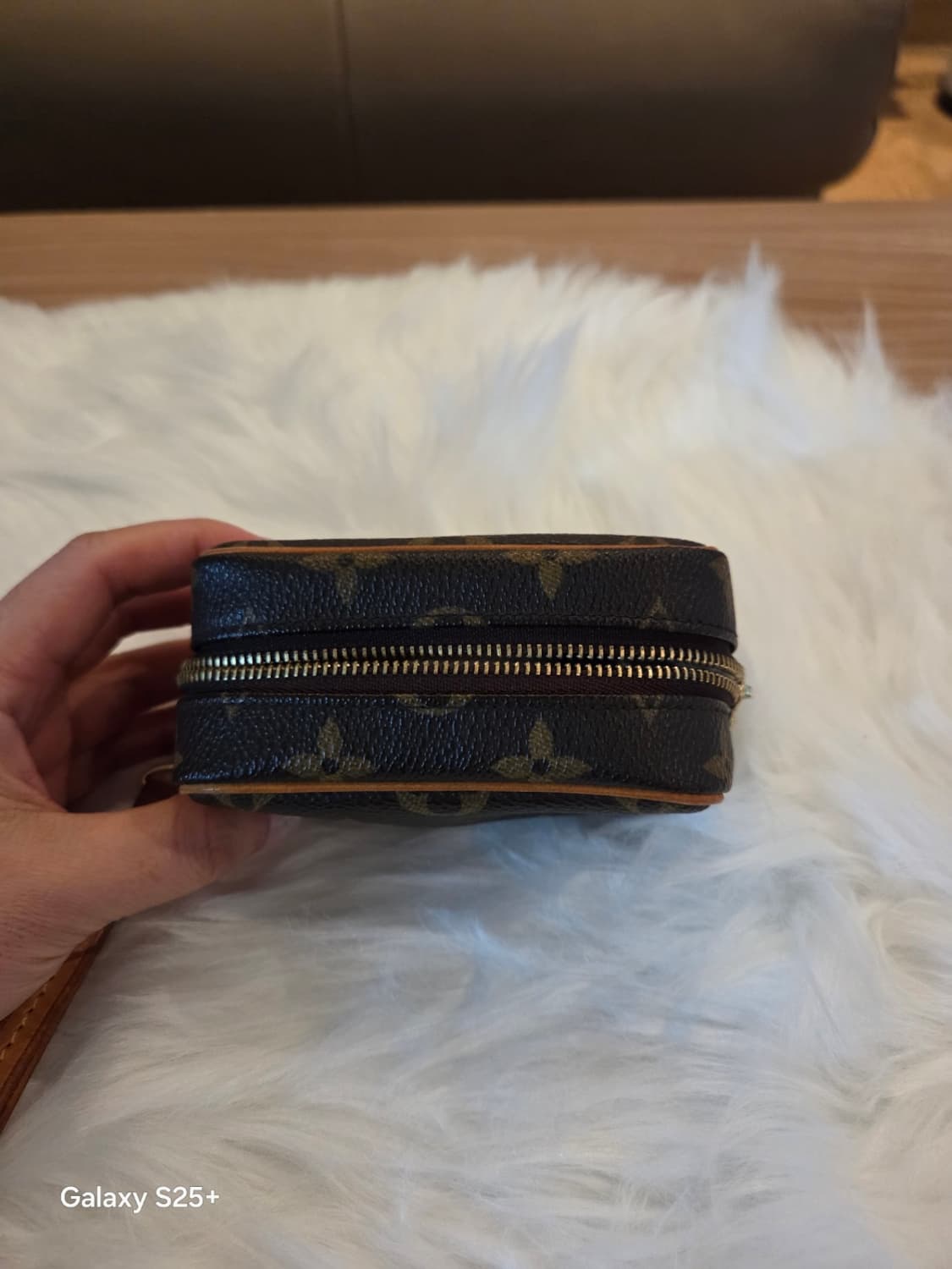 루이비통 모노그램 미니 파우치 with 스트랩 상품이미지7