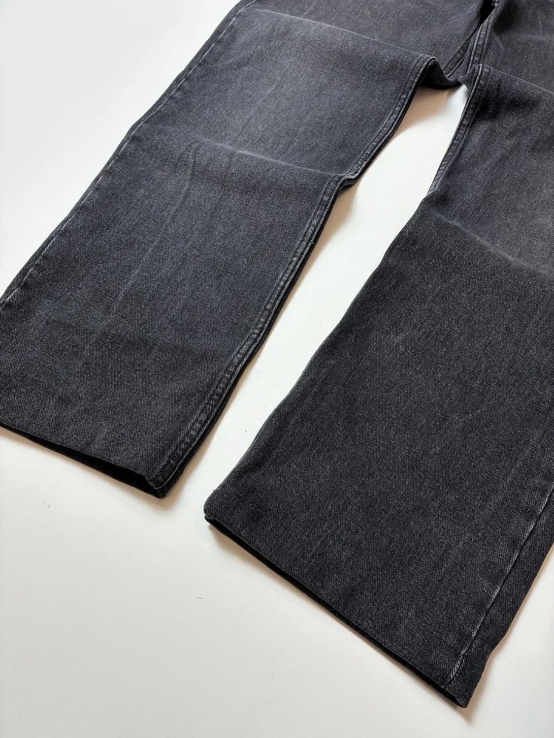 아미 AMI 스트레이트 가죽 탭 데님 팬츠 PN8349 상품이미지4