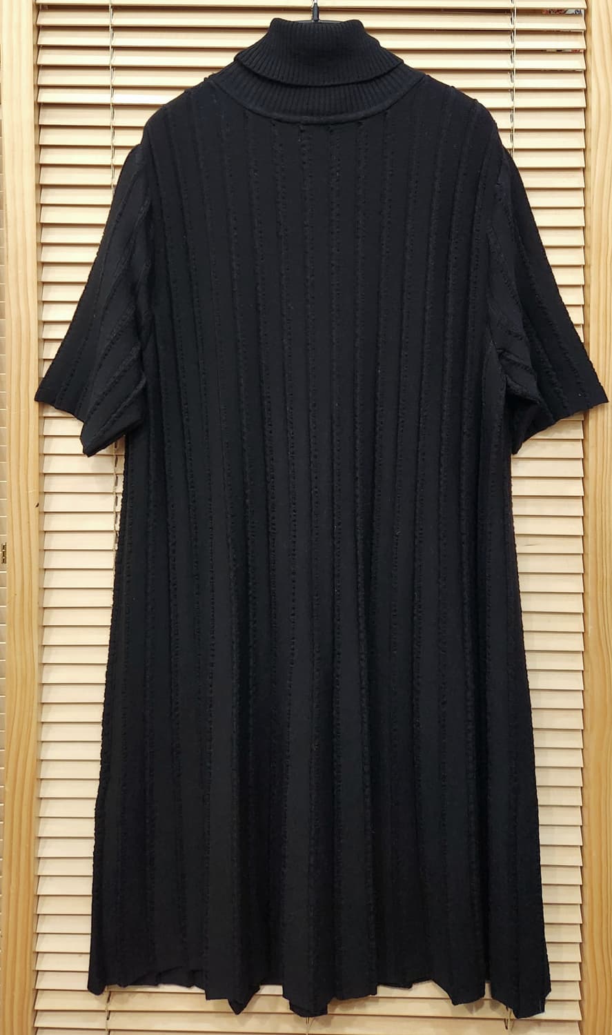 COS 코스 블랙 골지터틀넥 플리츠 니트원피스 상품이미지3