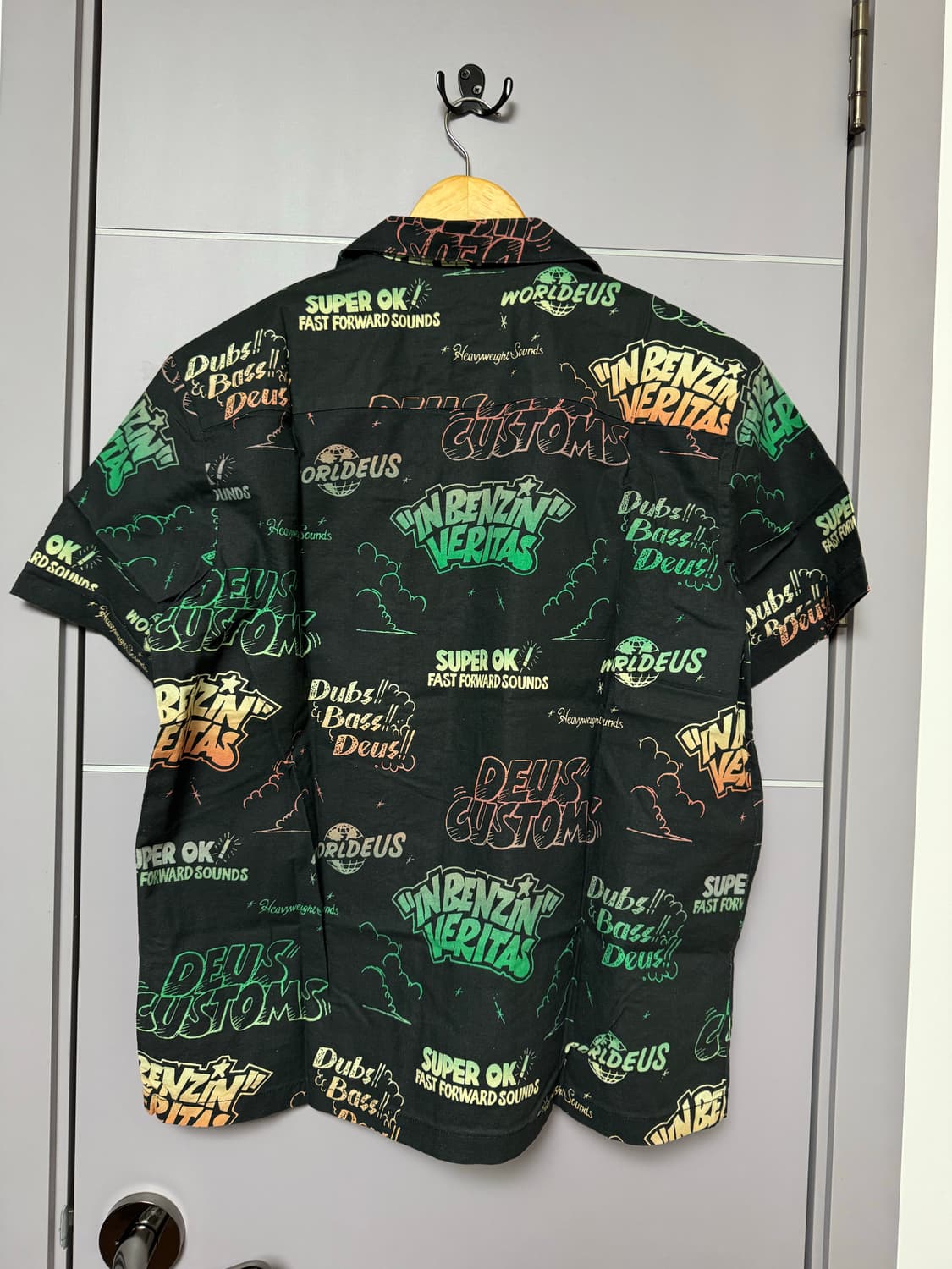 데우스 엑스 마키나 셔츠 새상품 상품이미지2