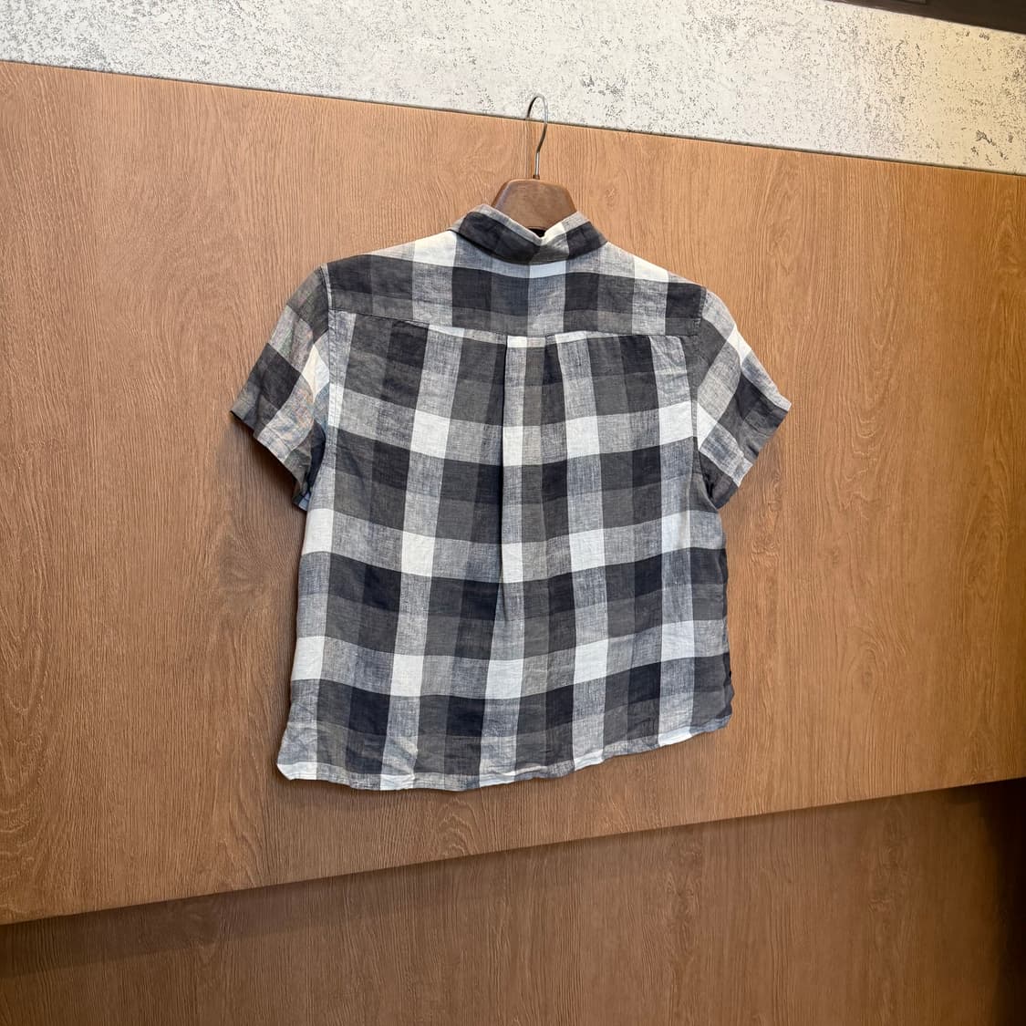 마가렛 호웰 린넨 반팔 셔츠 체크 패턴 디테일 루즈핏 블랙 상품이미지4