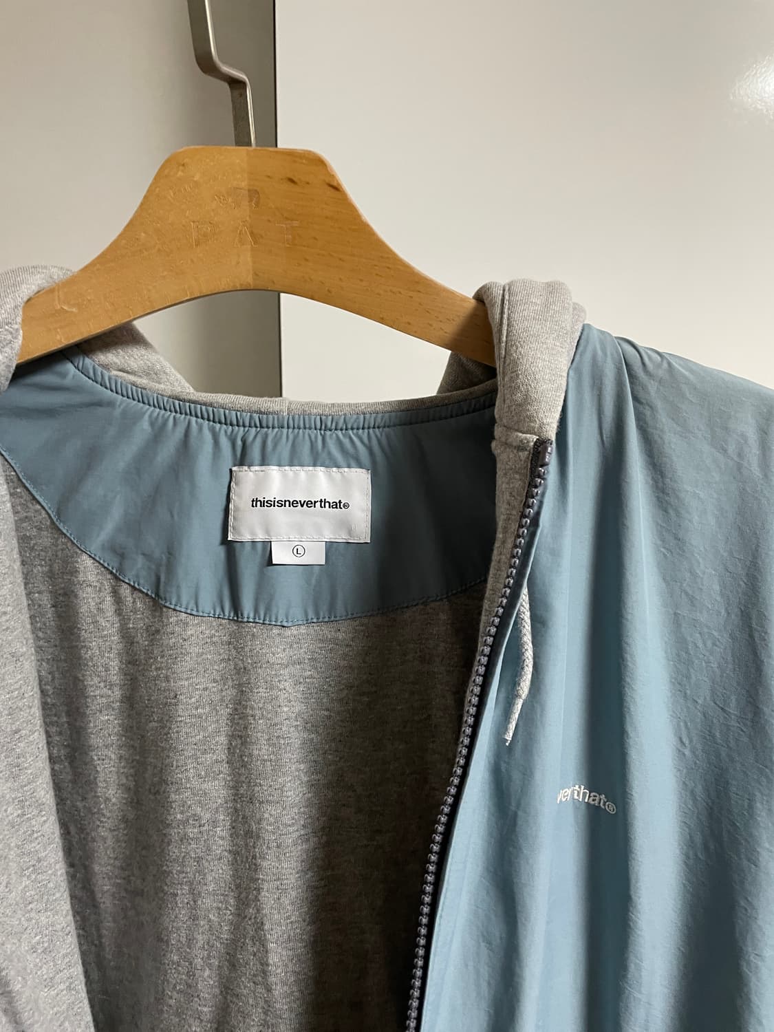 디스이즈네버댓 후드 바람막이 L 상품이미지4