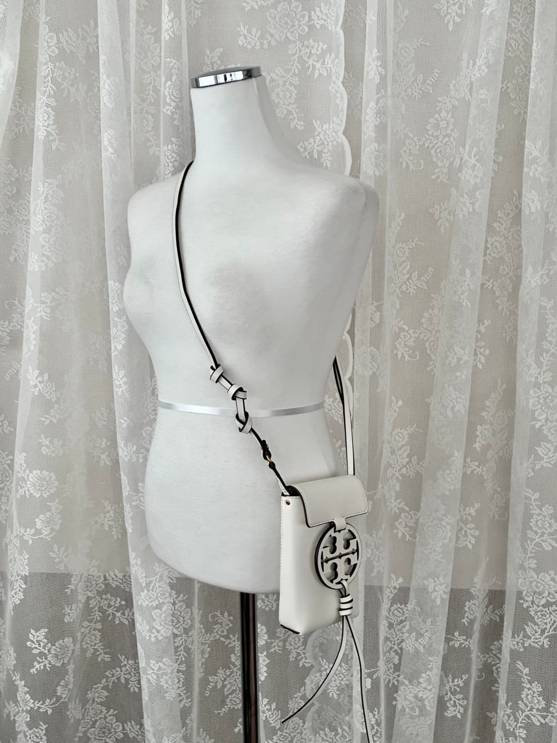 토리버치 밀러 폰 크로스바디 백 아이보리 상품이미지1