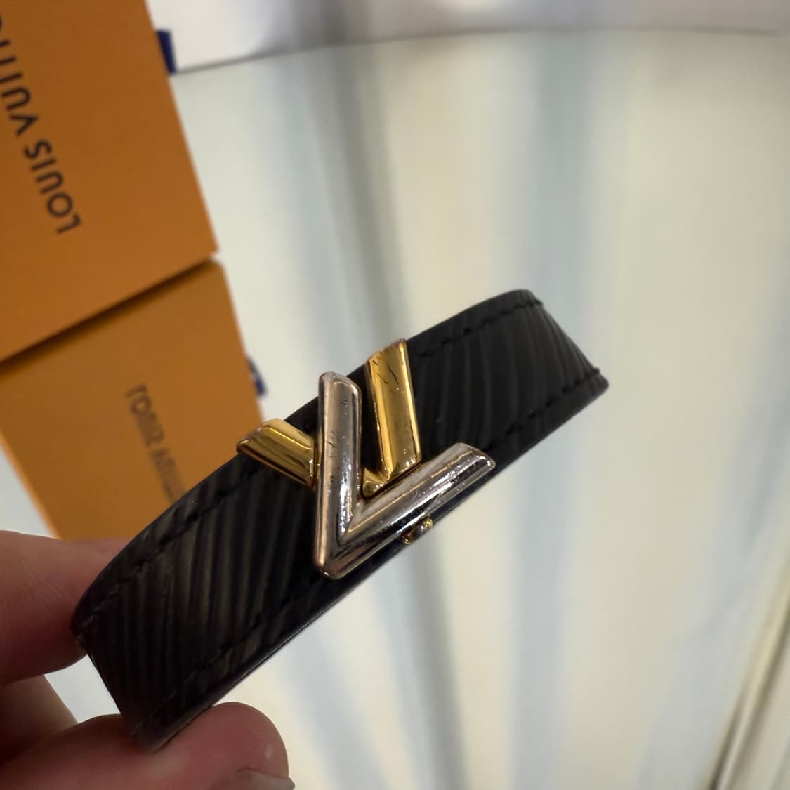 [정품] 루이비통 LV 에피 트위스트 팔찌  17CM 상품이미지3