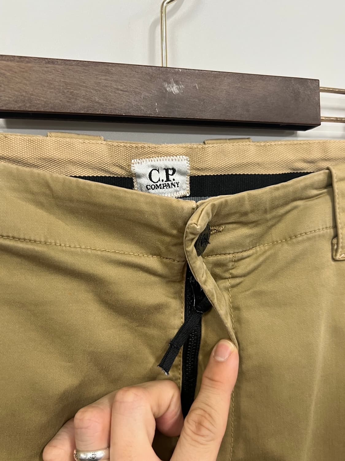 CP 컴퍼니 렌즈 와펜 사틴 가먼트다이 카고 베이지 팬츠 상품이미지6