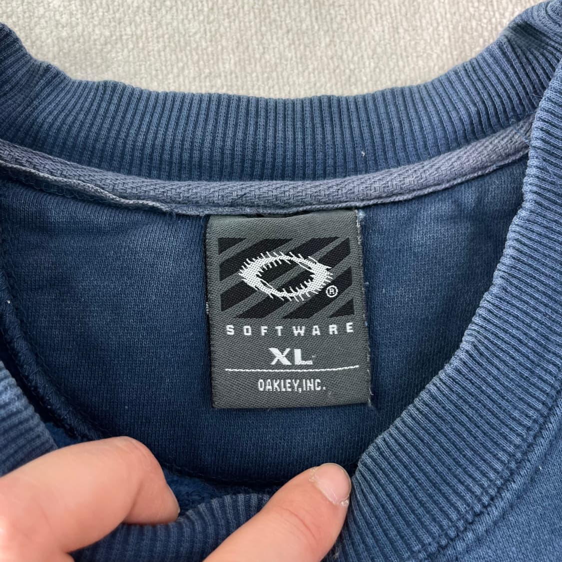 105 오클리 00s 아카이브 입체 프린팅 스웻셔츠 상품이미지3