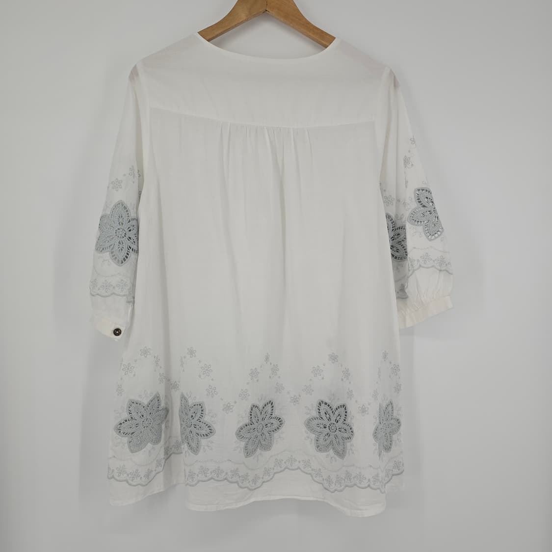 일본 빈티지 화이트 플라워 자수 반팔 블라우스 상품이미지6