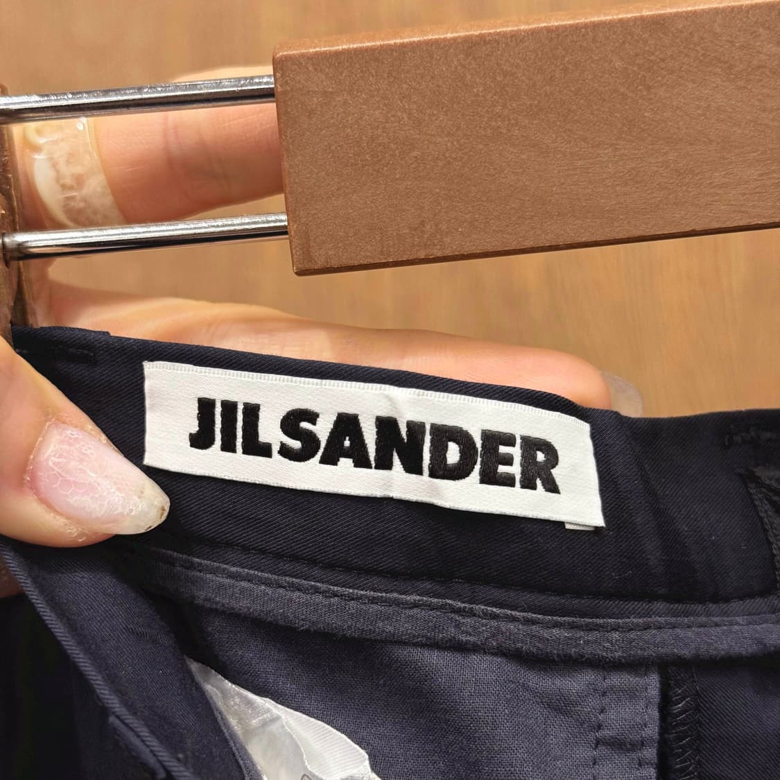 질샌더 슬랙스 히든 클로징 미니멀 디자인 후면 포켓 디테일 네이비 상품이미지7