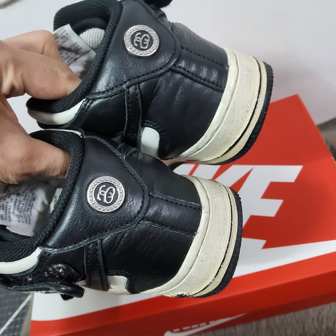 나이키 스투시 에어포스 미드 1 검흰 230 스니커즈 농구화 상품이미지2