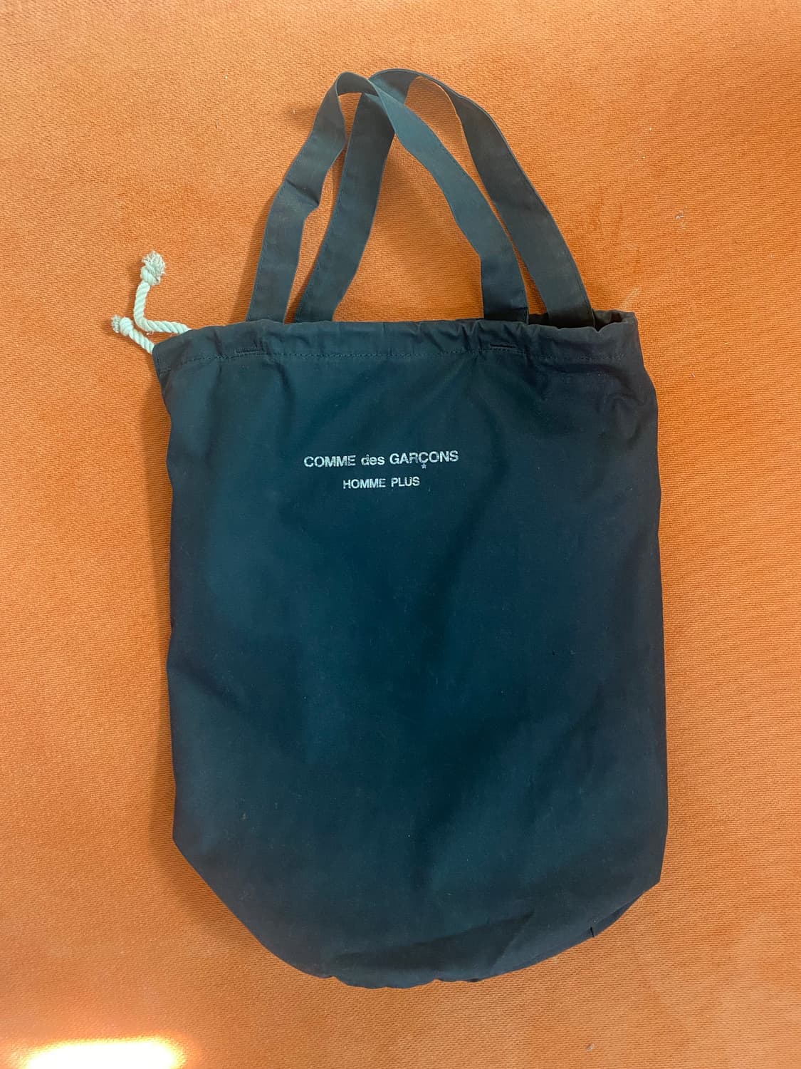 꼼데가르송 옴므플러스 타원형 에코백 상품이미지1