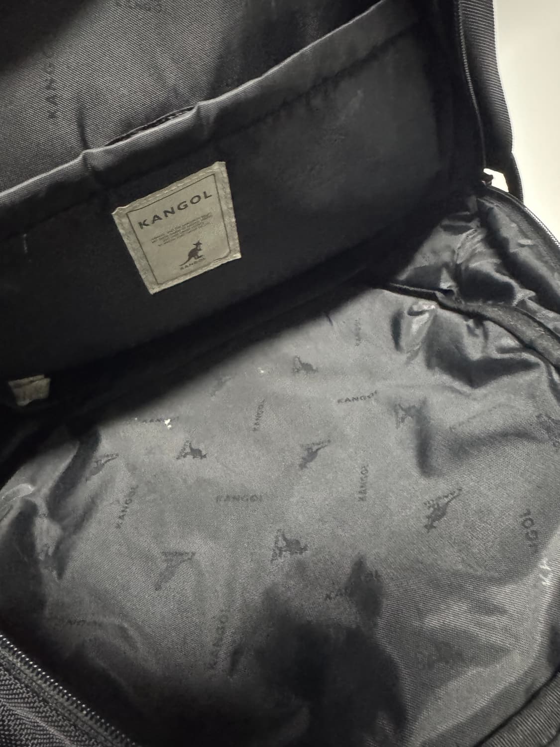 캉골 kangol 멀티수납 블랙 백팩 상품이미지3