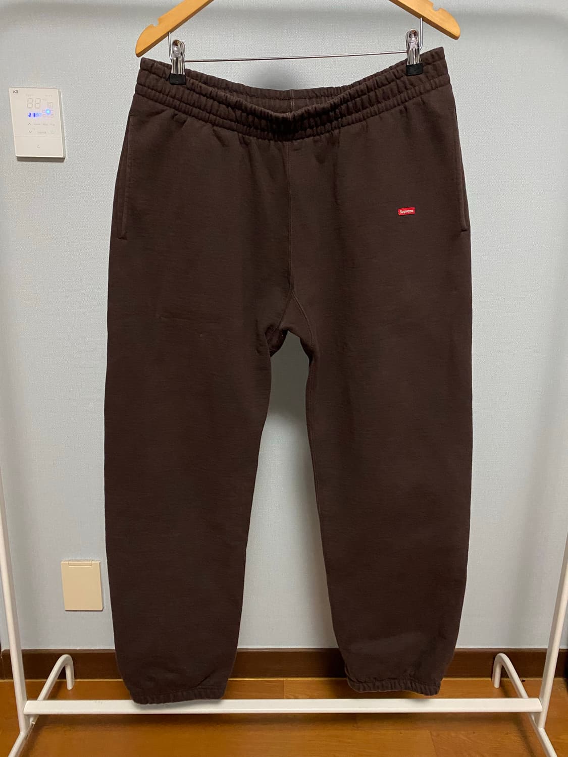 [L] 슈프림 스몰 로고 스웻팬츠 브라운 상품이미지1