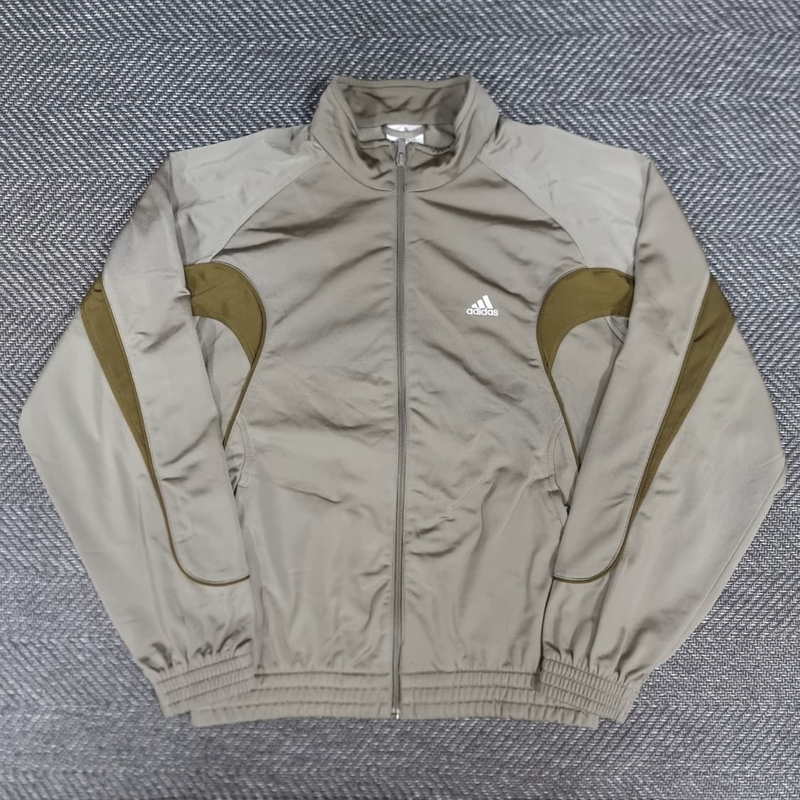 아디다스 카키 져지 상품이미지1